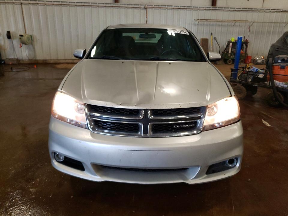 52542996 :رقم المزاد ، 1B3BD1FG5BN586435 vin ، 2011 Dodge Avenger مزاد بيع