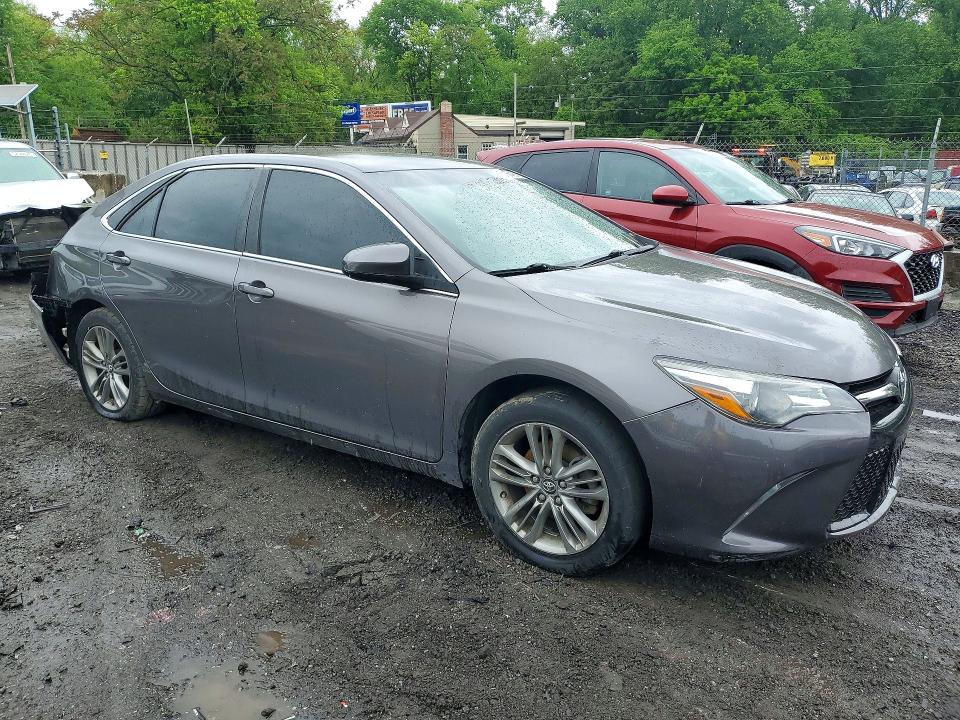 52166426 :رقم المزاد ، 4T1BF1FK7HU737010 vin ، 2017 Toyota Camry مزاد بيع