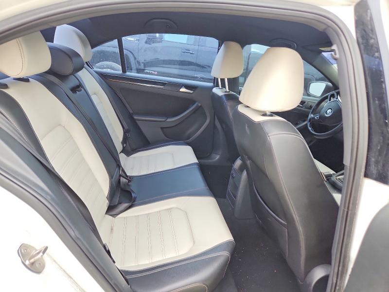 2015 Volkswagen Jetta მანქანა იყიდება აუქციონზე, vin: 3VWD17AJ9FM327837, აუქციონის ნომერი: 52948306