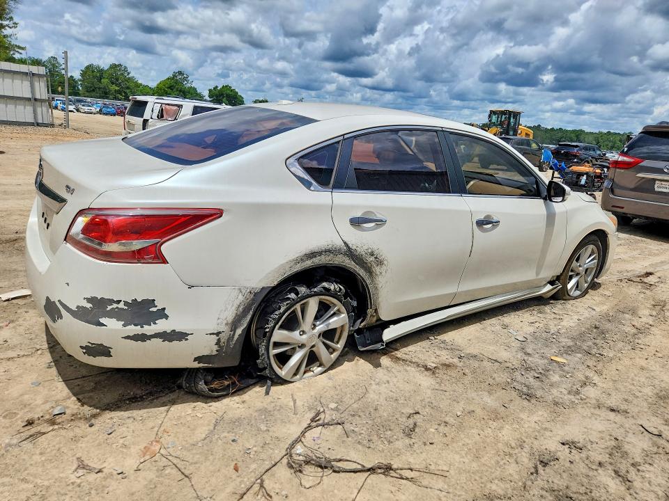 2015 Nissan Altima მანქანა იყიდება აუქციონზე, vin: 1N4AL3AP3FC190334, აუქციონის ნომერი: 54709336