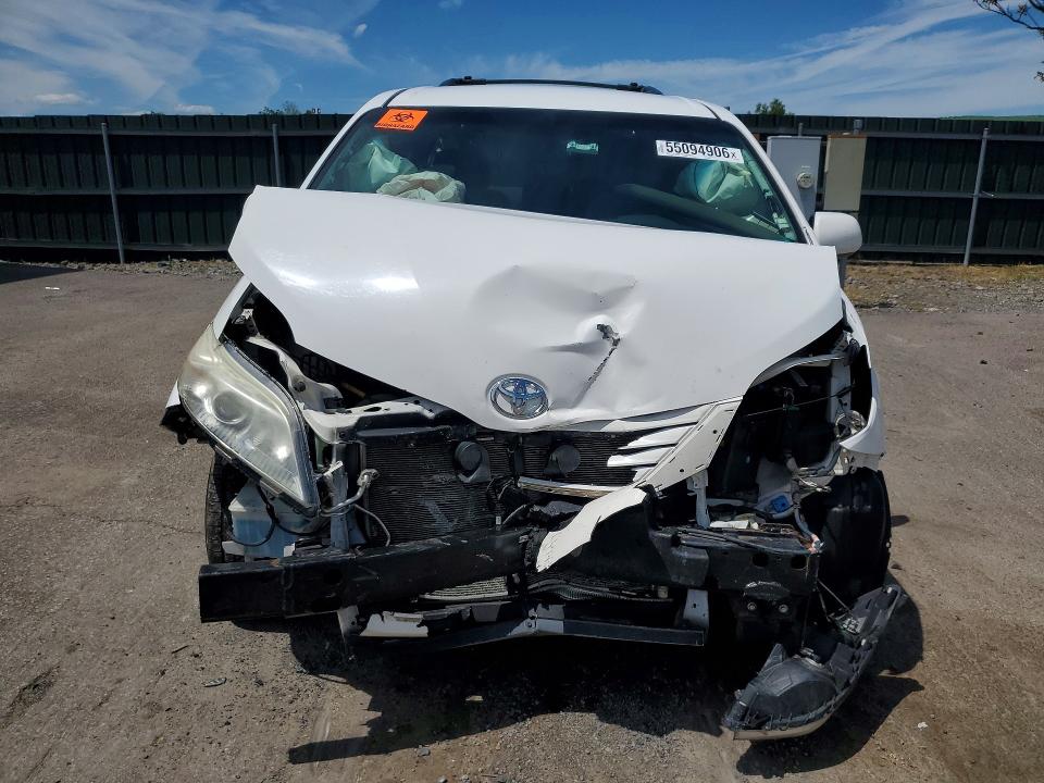 Продажа на аукционе авто 2015 Toyota Sienna, vin: 5TDKK3DC9FS570948, номер лота: 55094906