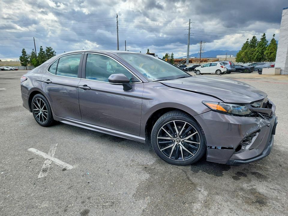 51987876 :رقم المزاد ، 4T1T11AKXPU166864 vin ، 2023 Toyota Camry مزاد بيع