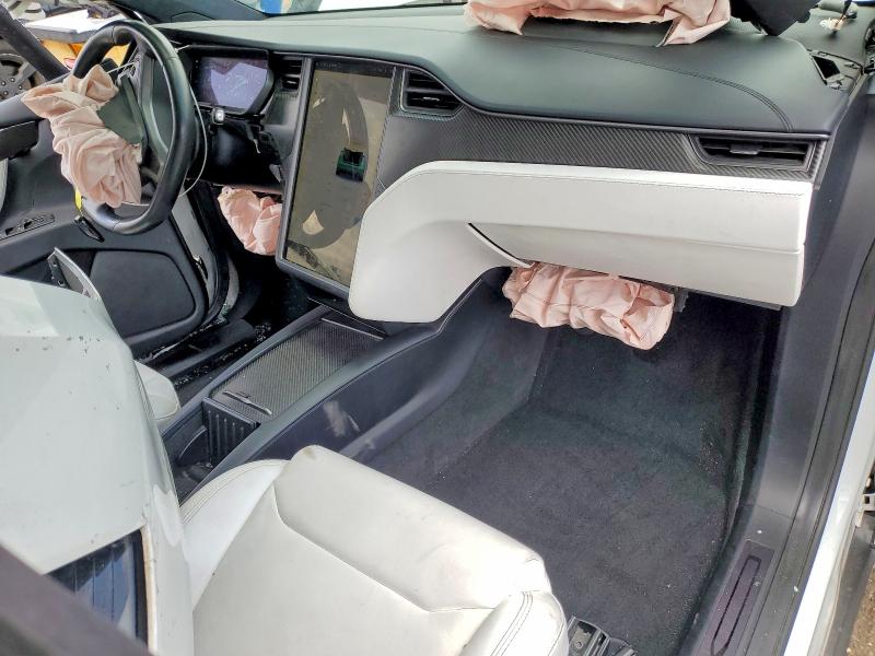52450816 :رقم المزاد ، 5YJXCBE26JF137362 vin ، 2018 Tesla Model X مزاد بيع