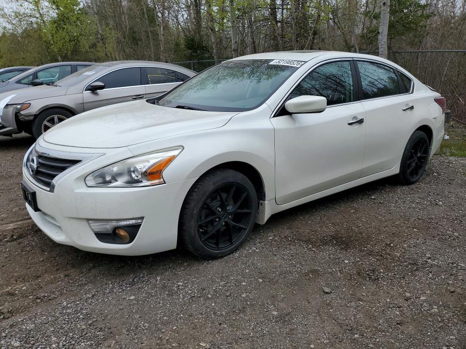 2015 Nissan Altima მანქანა იყიდება აუქციონზე, vin: 1N4AL3AP5FN876461, აუქციონის ნომერი: 52198526