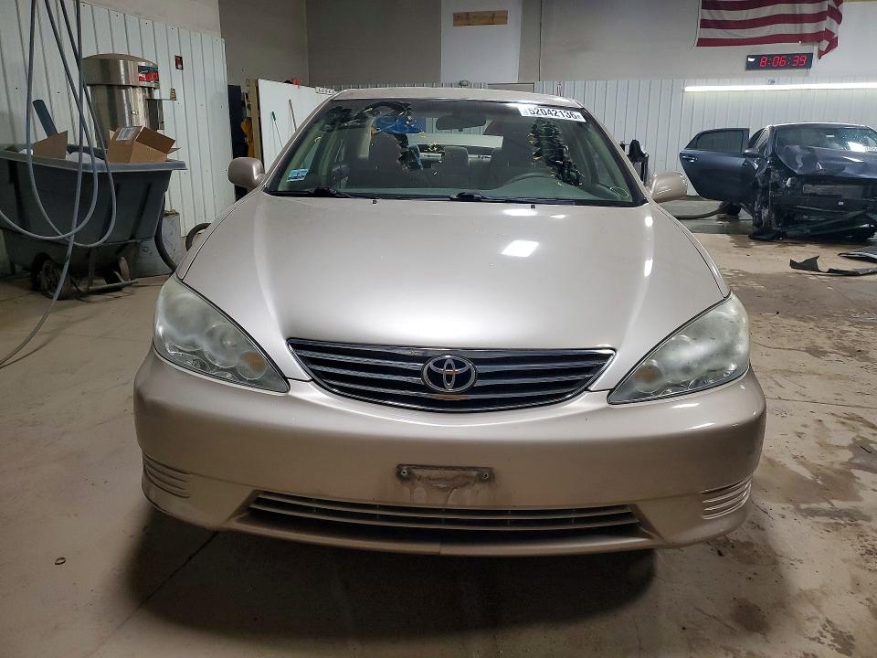 52042136 :رقم المزاد ، 4T1BE32K76U114326 vin ، 2006 Toyota Camry مزاد بيع