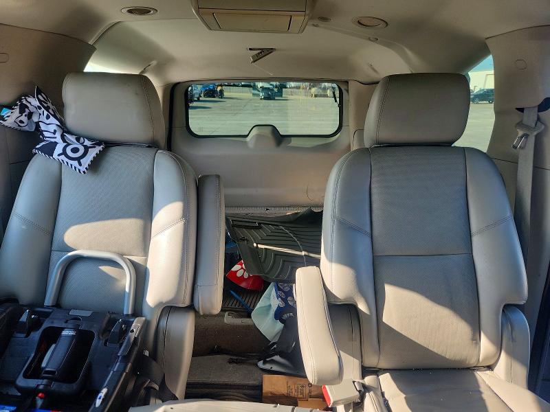 53513626 :رقم المزاد ، 1GNSCKE06BR390872 vin ، 2011 Chevrolet Suburban مزاد بيع
