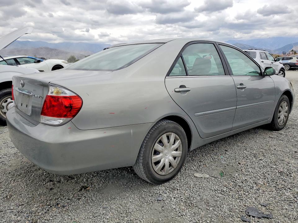 51893186 :رقم المزاد ، 4T1BE30K55U509042 vin ، 2005 Toyota Camry مزاد بيع