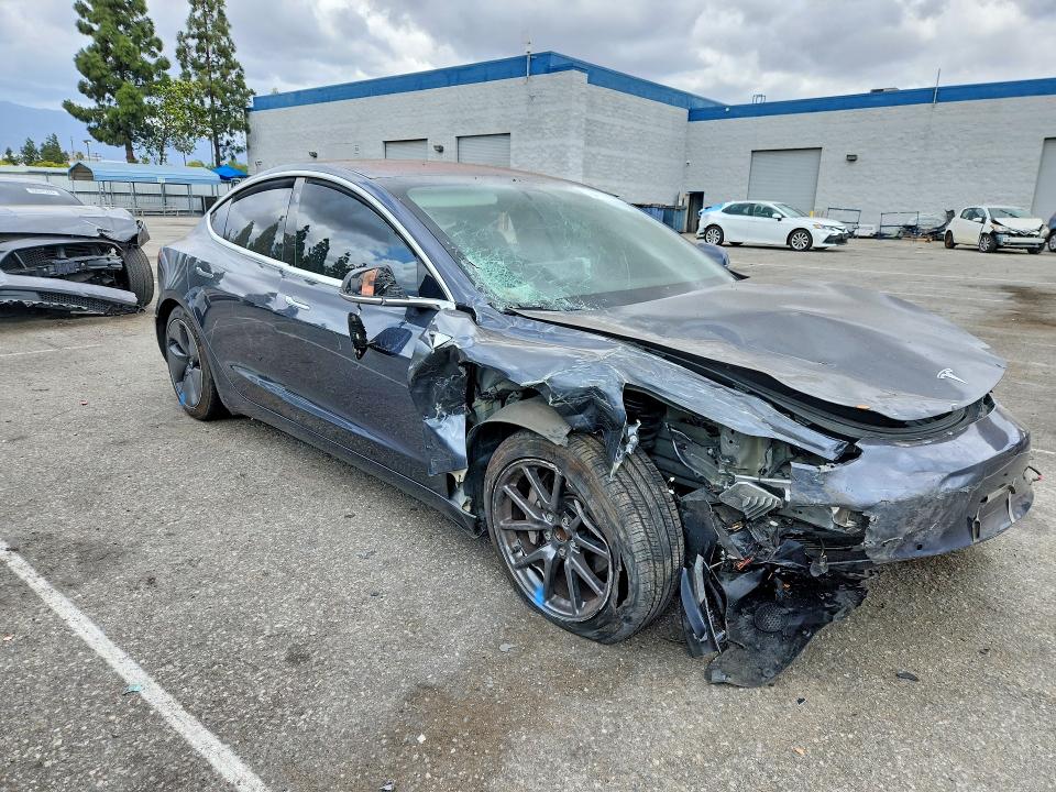 54650606 :رقم المزاد ، 5YJ3E1EA9JF019042 vin ، 2018 Tesla Model 3 مزاد بيع