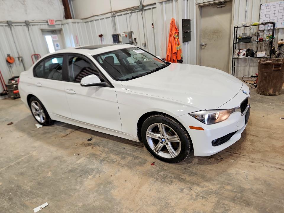 52206946 :رقم المزاد ، WBA3C3C57FK202020 vin ، 2015 Bmw 320 مزاد بيع