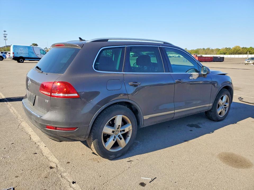 52831596 :رقم المزاد ، WVGFF9BP5BD006746 vin ، 2011 Volkswagen Touareg مزاد بيع