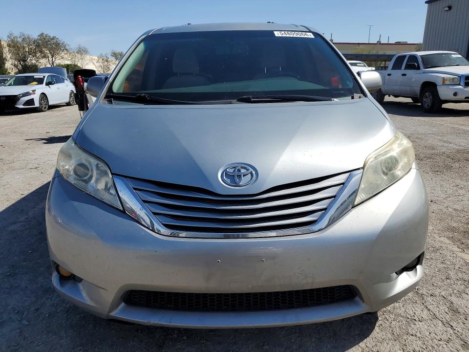 54809066 :رقم المزاد ، 5TDKK3DC4FS536688 vin ، 2015 Toyota Sienna مزاد بيع