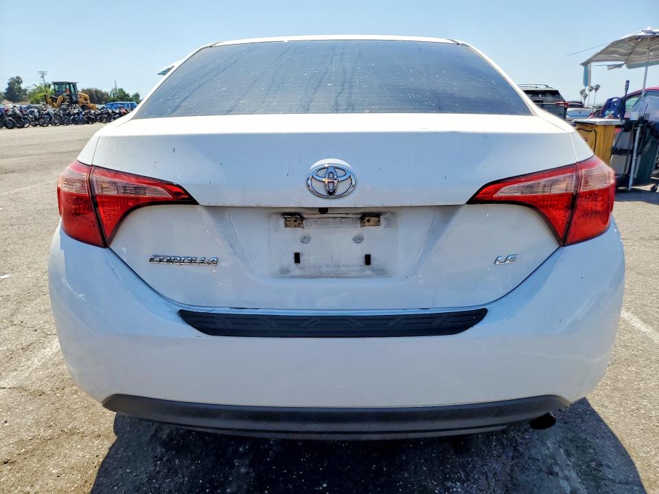 54492486 :رقم المزاد ، 5YFBURHE6JP797959 vin ، 2018 Toyota Corolla مزاد بيع