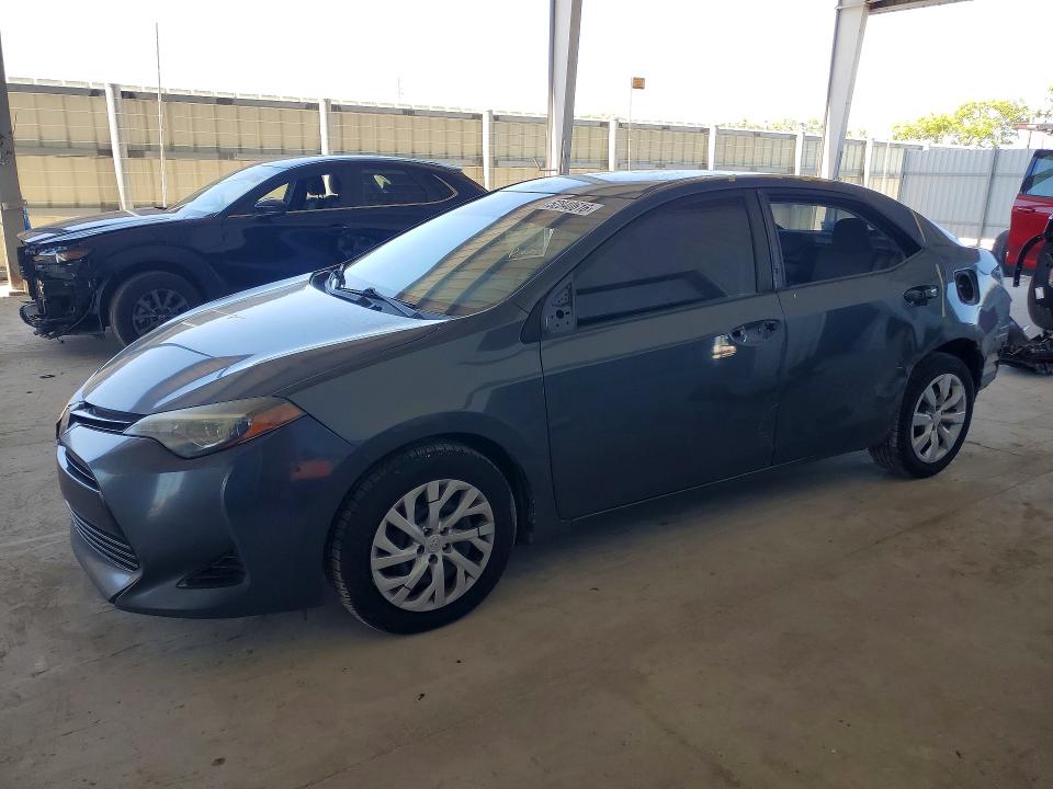 52840616 :رقم المزاد ، 5YFBURHE9JP812499 vin ، 2018 Toyota Corolla مزاد بيع