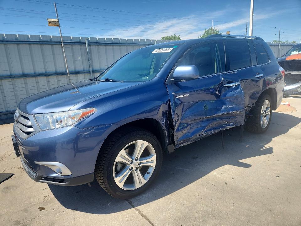 2013 Toyota Highlander მანქანა იყიდება აუქციონზე, vin: 5TDDK3EHXDS250926, აუქციონის ნომერი: 52529666