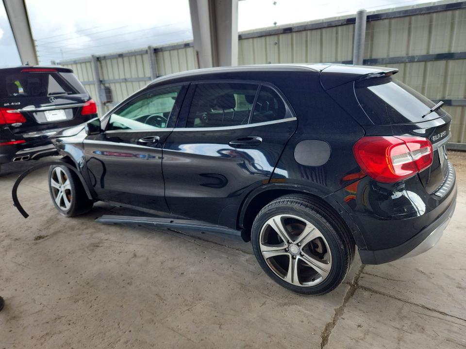 55686966 :رقم المزاد ، WDCTG4EB2JJ478517 vin ، 2018 Mercedes-benz Gla مزاد بيع