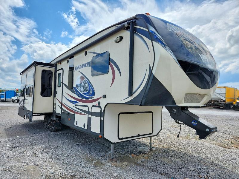52546496 :رقم المزاد ، 4YDF34323FE760082 vin ، 2015 Keystone Avalanche مزاد بيع