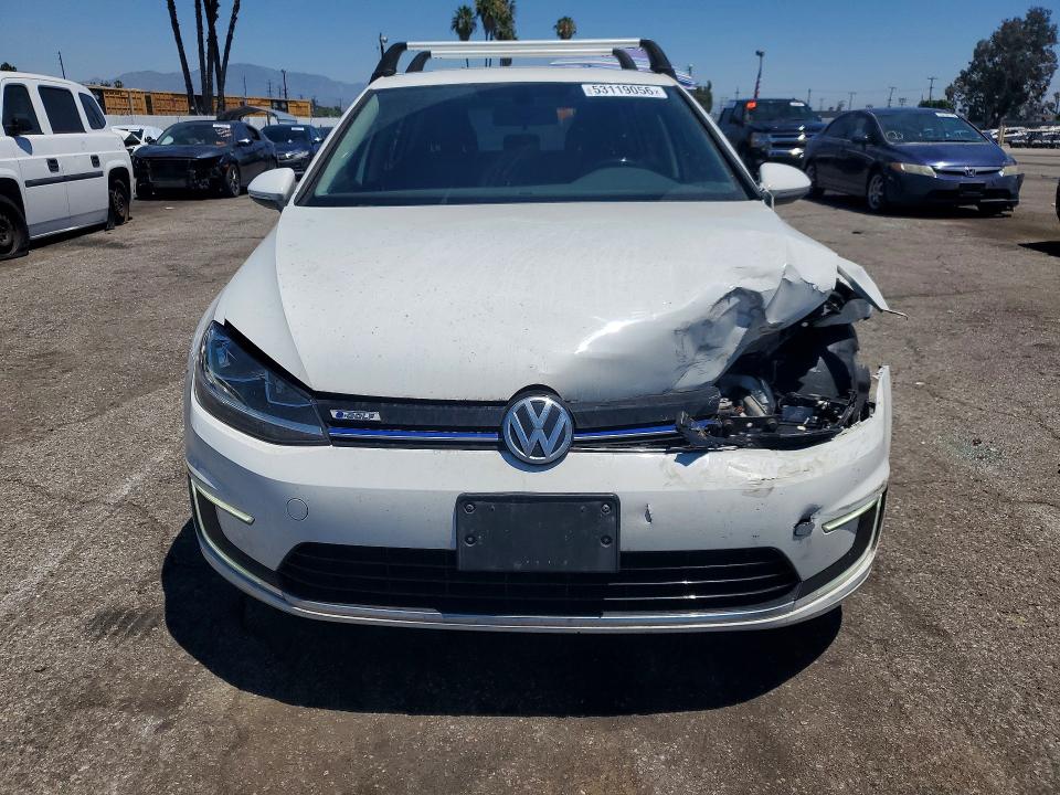 53119056 :رقم المزاد ، WVWKR7AU8HW950561 vin ، 2017 Volkswagen E-golf مزاد بيع