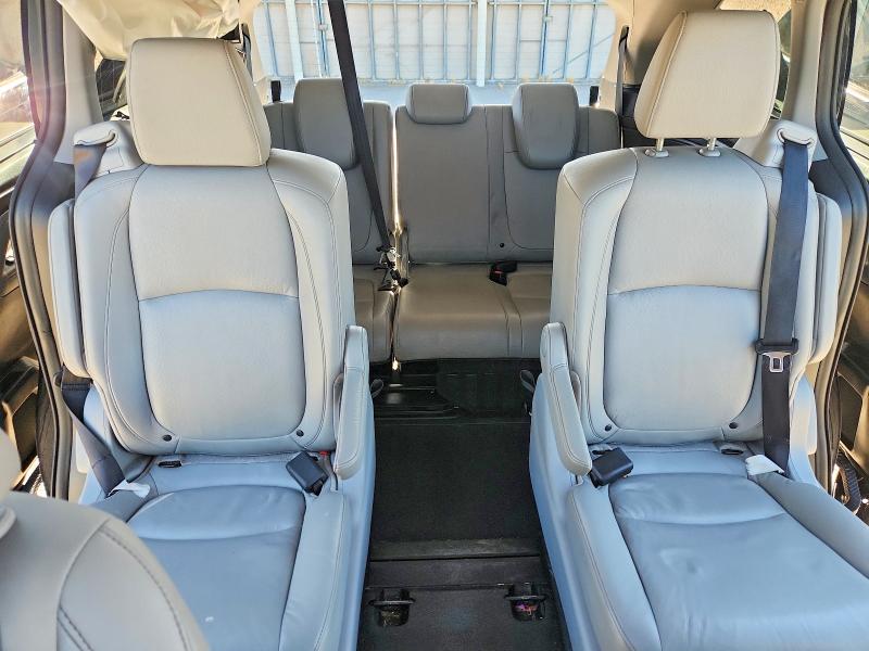 Продажа на аукционе авто 2018 Honda Odyssey, vin: 5FNRL6H81JB028856, номер лота: 52303426