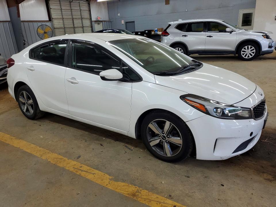53708826 :رقم المزاد ، 3KPFL4A76JE219249 vin ، 2018 Kia Forte مزاد بيع