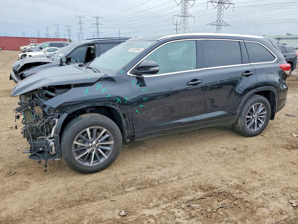 2018 Toyota Highlander მანქანა იყიდება აუქციონზე, vin: 5TDJZRFH3JS536872, აუქციონის ნომერი: 52623866