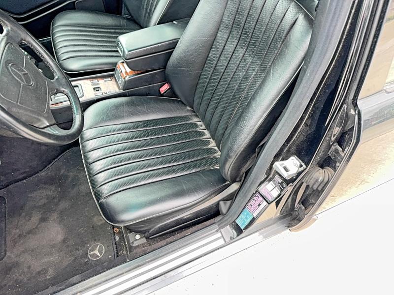 52910686 :رقم المزاد ، WDBEA28E4PB858079 vin ، 1993 Mercedes-benz 300 مزاد بيع