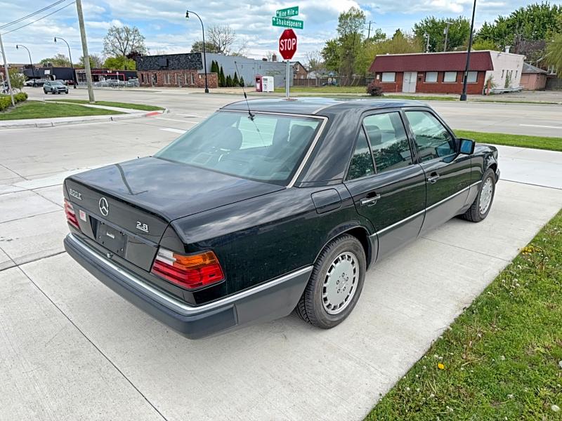 52910686 :رقم المزاد ، WDBEA28E4PB858079 vin ، 1993 Mercedes-benz 300 مزاد بيع