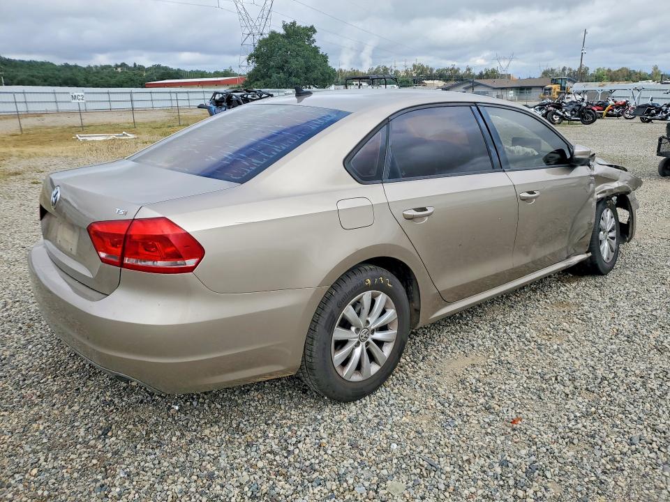 52548976 :رقم المزاد ، 1VWAT7A30FC007354 vin ، 2015 Volkswagen Passat مزاد بيع