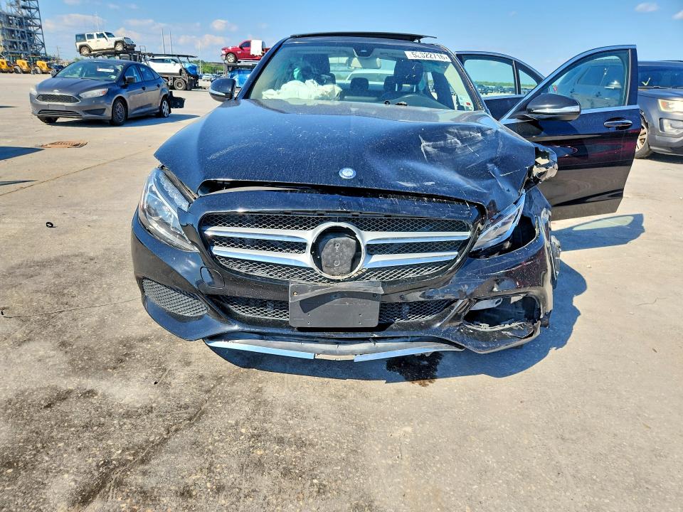 52822716 :رقم المزاد ، 55SWF4KB5FU004245 vin ، 2015 Mercedes-benz C مزاد بيع