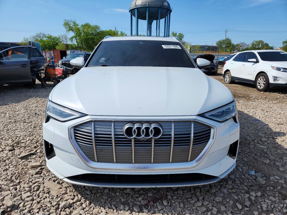 53371086 :رقم المزاد ، WA1LAAGE6KB023723 vin ، 2019 Audi E-tron مزاد بيع