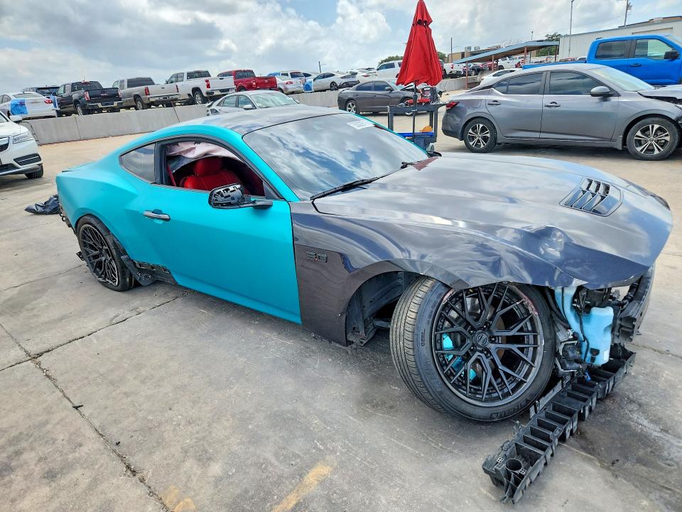 53029716 :رقم المزاد ، 1FA6P8CF5R5427524 vin ، 2024 Ford Mustang مزاد بيع