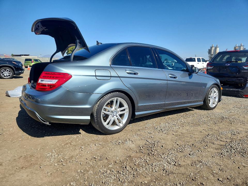 Продажа на аукционе авто 2012 Mercedes-benz C, vin: WDDGF4HB8CR228568, номер лота: 53411606