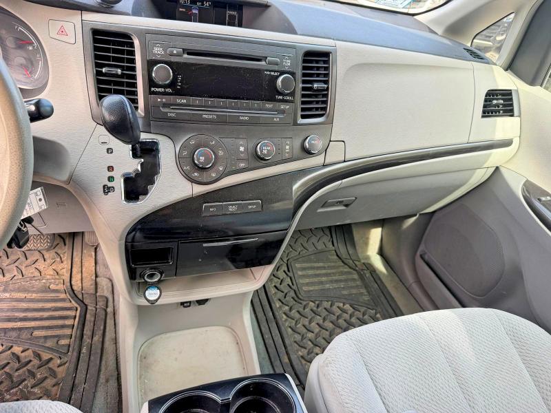53560116 :رقم المزاد ، 5TDKK3DC1BS078788 vin ، 2011 Toyota Sienna مزاد بيع