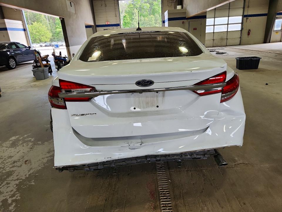 52051276 :رقم المزاد ، 3FA6P0G74JR283762 vin ، 2018 Ford Fusion مزاد بيع