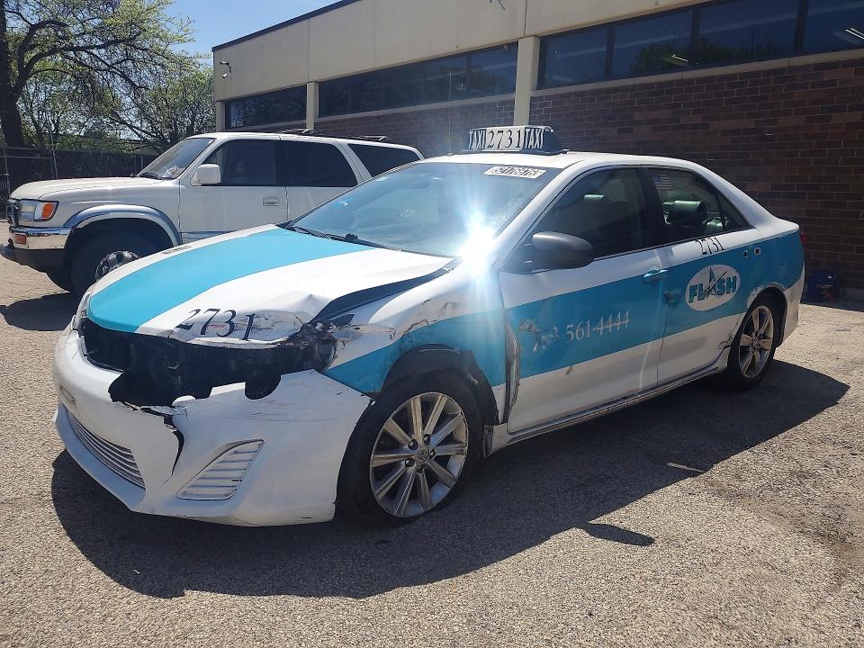 2013 Toyota Camry Hybrid მანქანა იყიდება აუქციონზე, vin: 4T1BD1FK4DU084460, აუქციონის ნომერი: 52176676