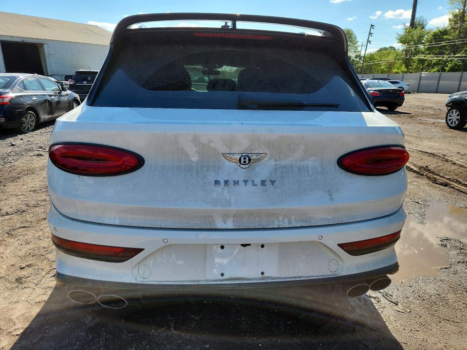 Продажа на аукционе авто 2022 Bentley Bentayga, vin: SJAAR2ZV9NC015673, номер лота: 51301916
