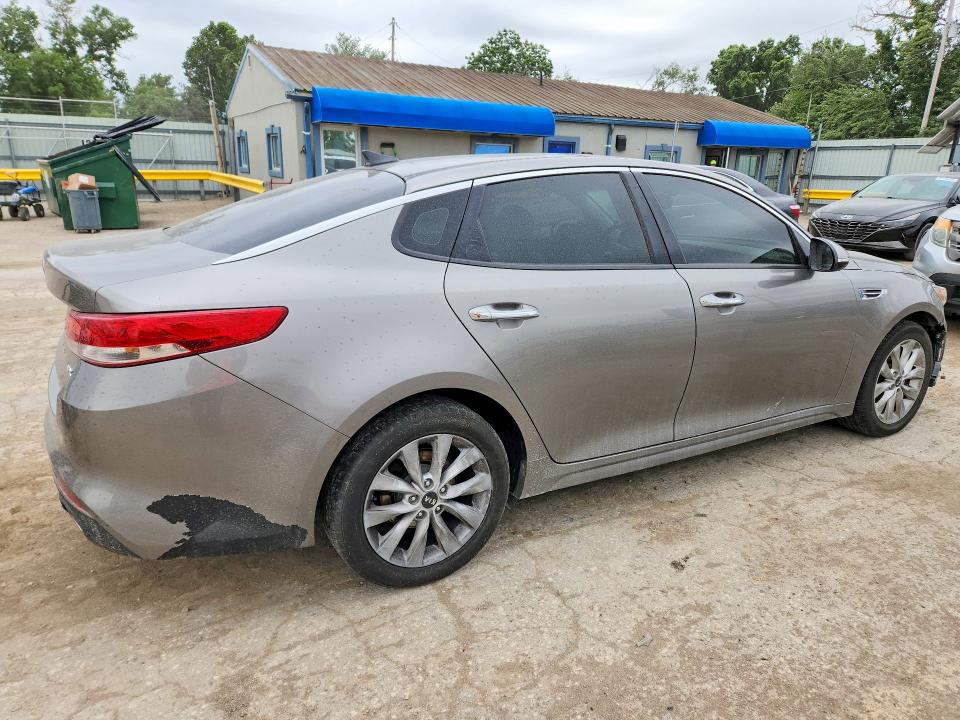 Продажа на аукционе авто 2016 Kia Optima, vin: 5XXGU4L35GG111667, номер лота: 51960746