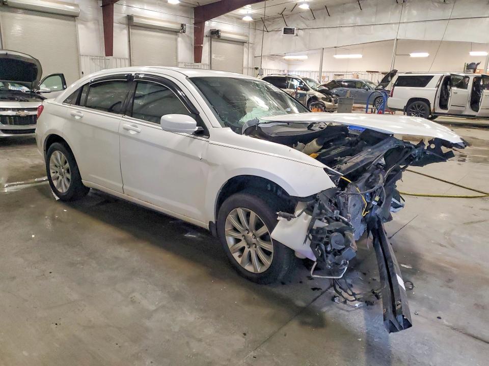51308436 :رقم المزاد ، 1C3CCBBB6EN112007 vin ، 2014 Chrysler 200 مزاد بيع
