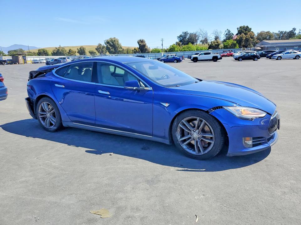 Продажа на аукционе авто 2015 Tesla Model S, vin: 5YJSA1E20FF116413, номер лота: 53019576