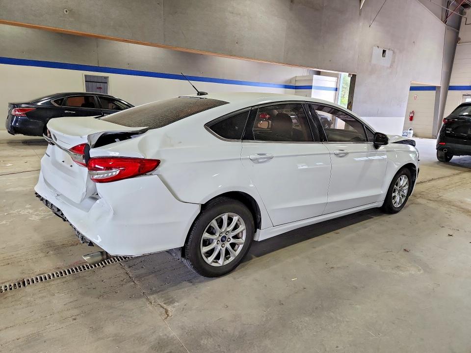 52051276 :رقم المزاد ، 3FA6P0G74JR283762 vin ، 2018 Ford Fusion مزاد بيع