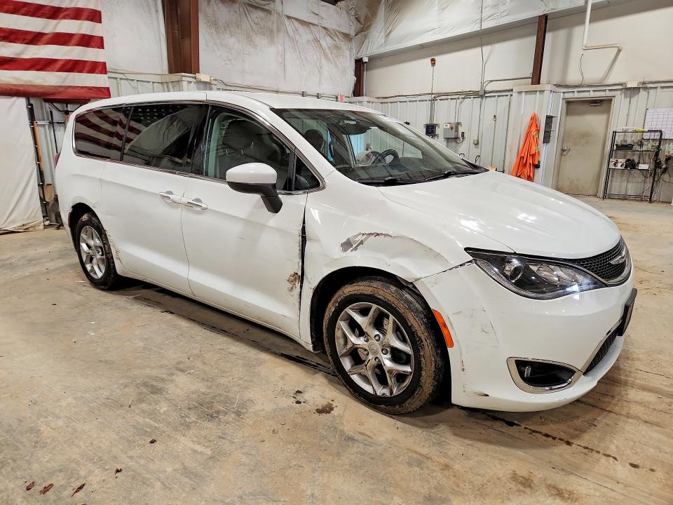 52224826 :رقم المزاد ، 2C4RC1BG4HR768368 vin ، 2017 Chrysler Pacifica مزاد بيع