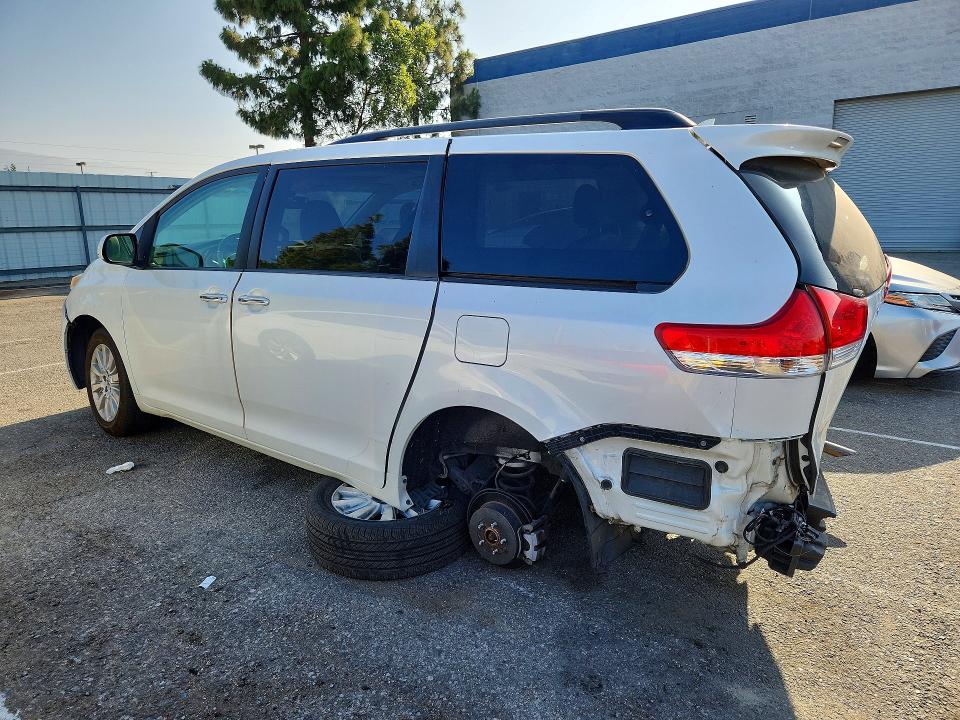 52892076 :رقم المزاد ، 5TDDK3DC8CS038384 vin ، 2012 Toyota Sienna مزاد بيع