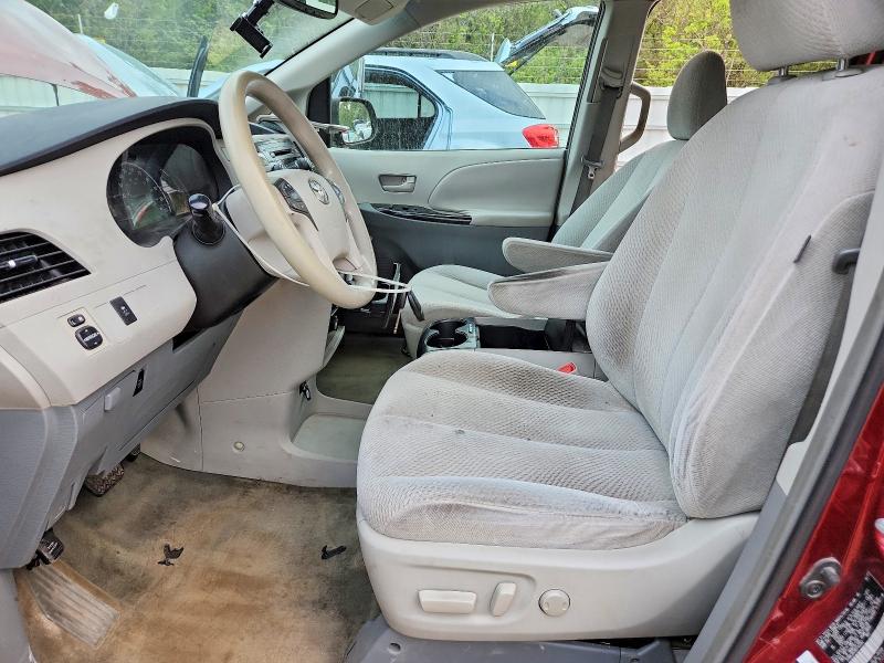 52013526 :رقم المزاد ، 5TDKK3DCXBS142042 vin ، 2011 Toyota Sienna مزاد بيع