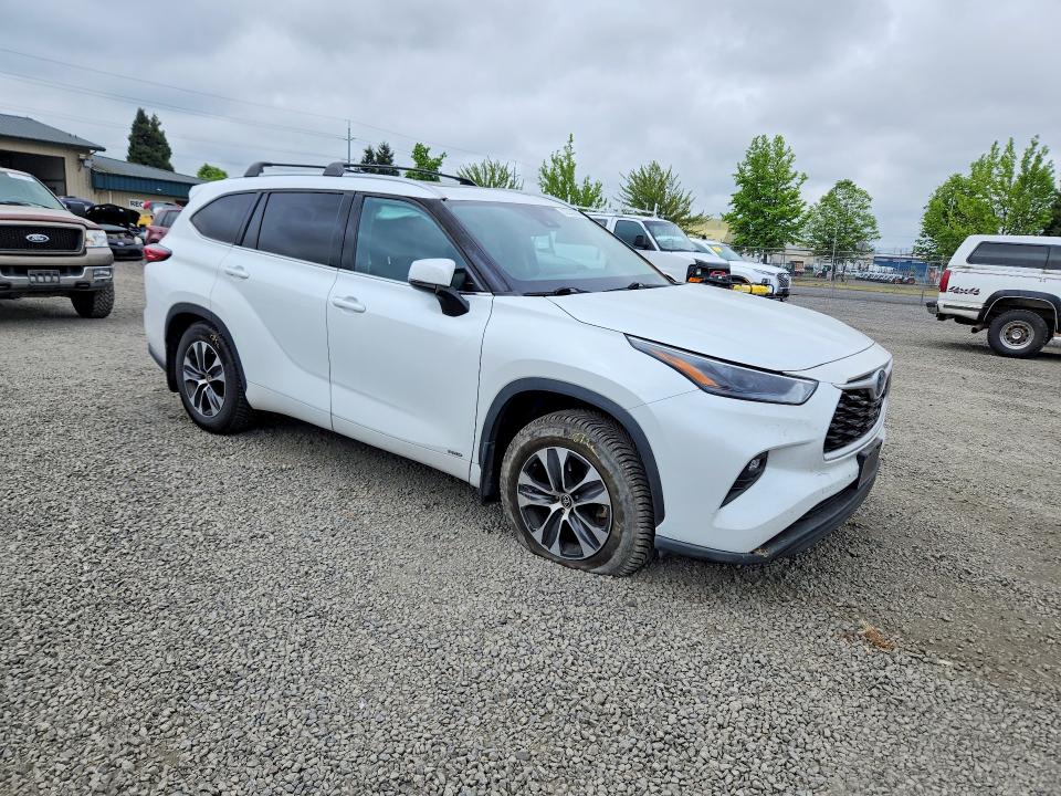 2022 Toyota Highlander Hybrid მანქანა იყიდება აუქციონზე, vin: 5TDGBRCHXNS550390, აუქციონის ნომერი: 52336386