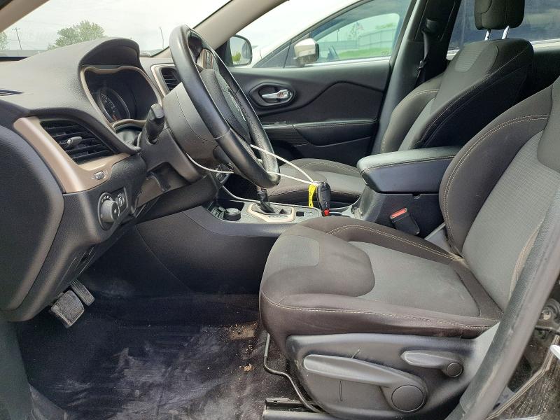 52368756 :رقم المزاد ، 1C4PJMCS7HW563779 vin ، 2017 Jeep Cherokee مزاد بيع