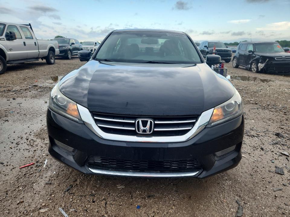53944006 :رقم المزاد ، 1HGCR2F88FA044151 vin ، 2015 Honda Accord مزاد بيع