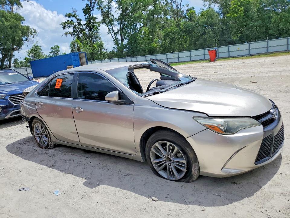 55117526 :رقم المزاد ، 4T1BF1FK4HU638001 vin ، 2017 Toyota Camry مزاد بيع