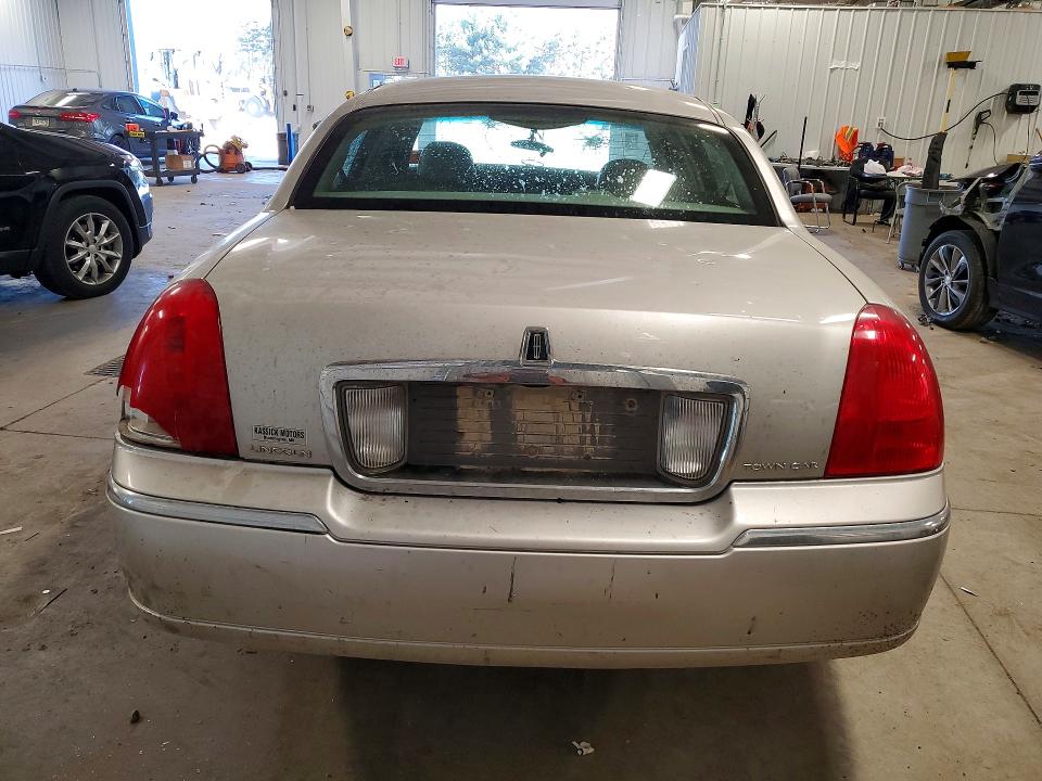 52330506 :رقم المزاد ، 1LNHM81V87Y638830 vin ، 2007 Lincoln Town Car مزاد بيع