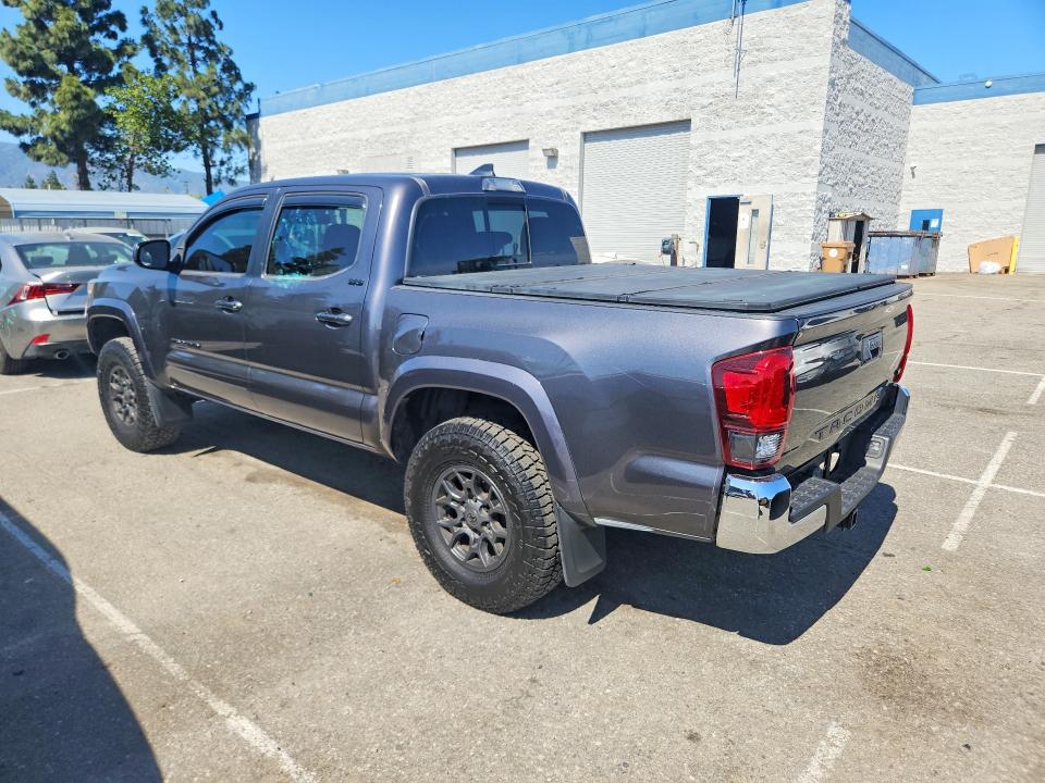 53666816 :رقم المزاد ، 5TFAZ5CN9JX056381 vin ، 2018 Toyota Tacoma مزاد بيع