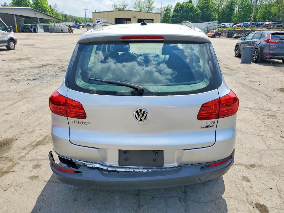 53694856 :رقم المزاد ، WVGBV7AX9HK021830 vin ، 2017 Volkswagen Tiguan مزاد بيع