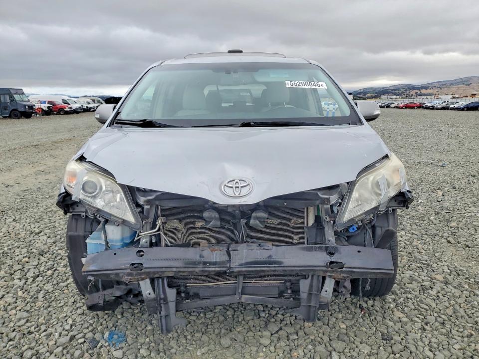 55200846 :رقم المزاد ، 5TDDK3DC5ES093880 vin ، 2014 Toyota Sienna مزاد بيع